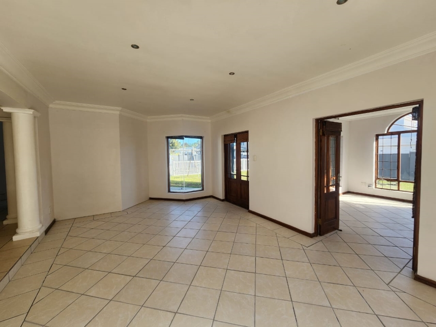 To Let 4 Bedroom Property for Rent in Parklands Western Cape
